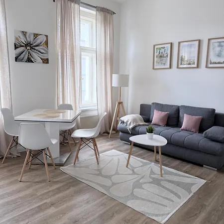 1 - Cozy Apartment *